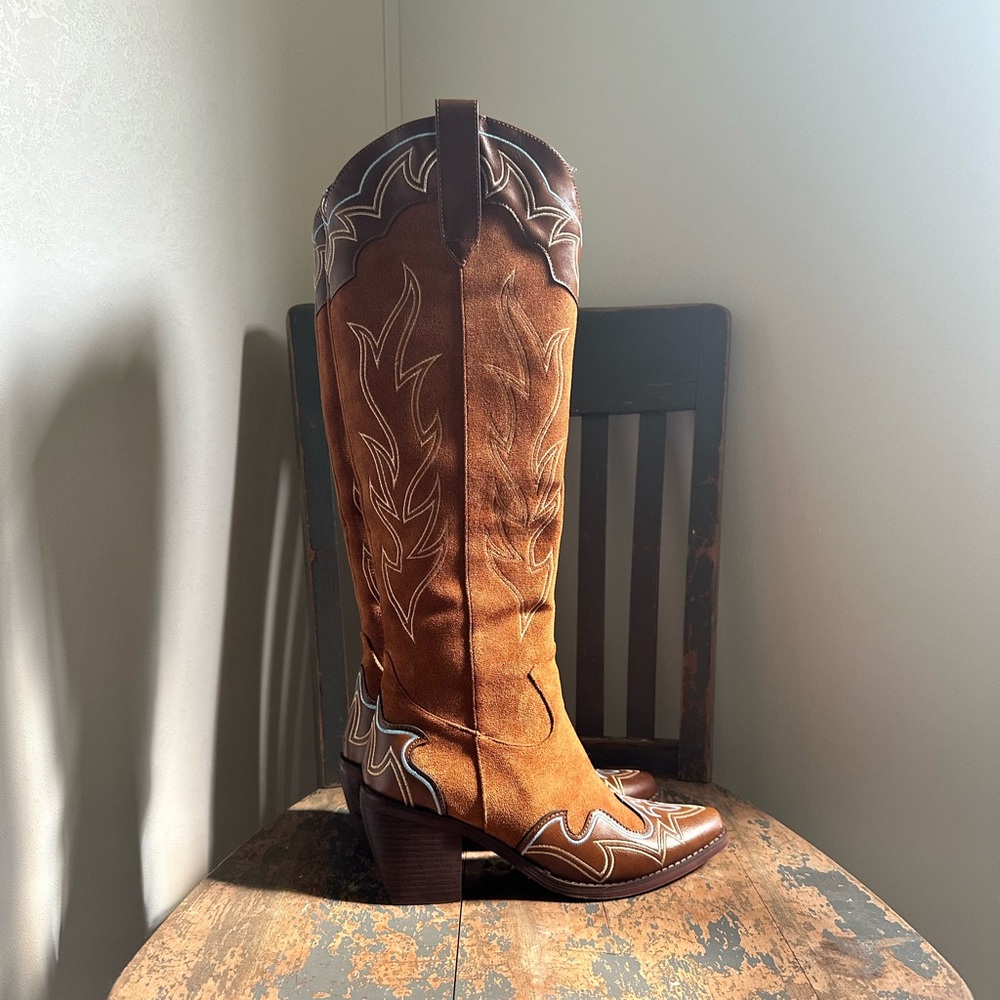 Size 7.5 Brown Western Boots